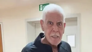 المعلم حسن شحاتة يتلقى العلاج داخل المستشفى وسط اهتمام واسع